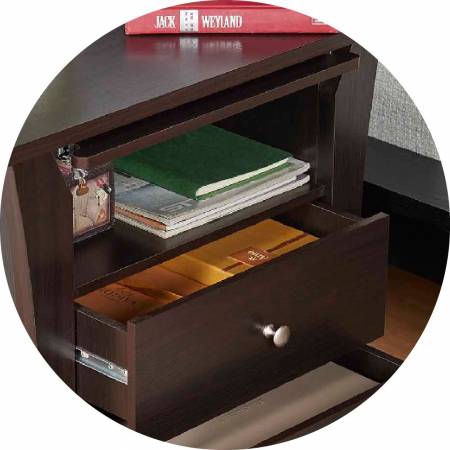 2 bezpečnostní výsuvné zásuvky.